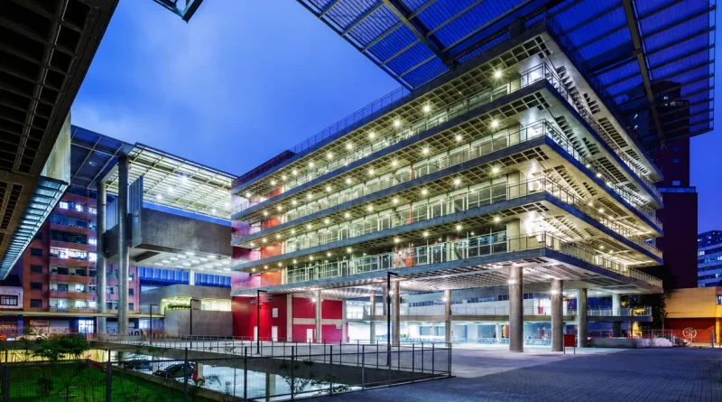 Campus Faculdades de Tecnologia do Estado de São Paulo (Fatecs) - Imagem editada por IA